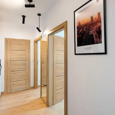 Wola Skwer Happy By Bookinghost *