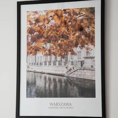 Wola Skwer Happy By Bookinghost