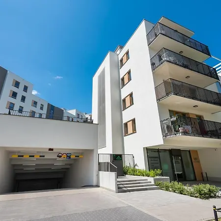 Wola Skwer Happy By Bookinghost * وارسو