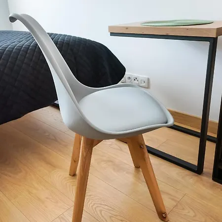 Wola Skwer Happy By Bookinghost وارسو