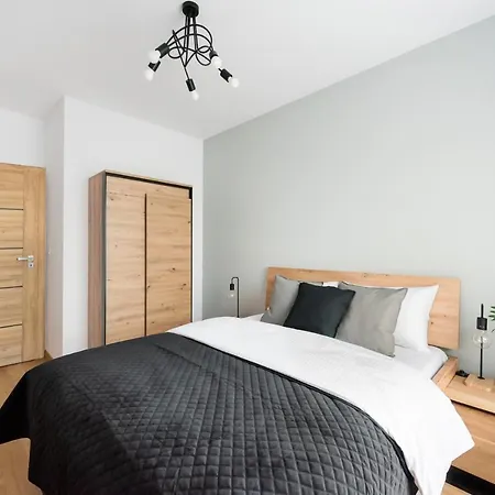 Apartment Wola Skwer Happy Warsaw