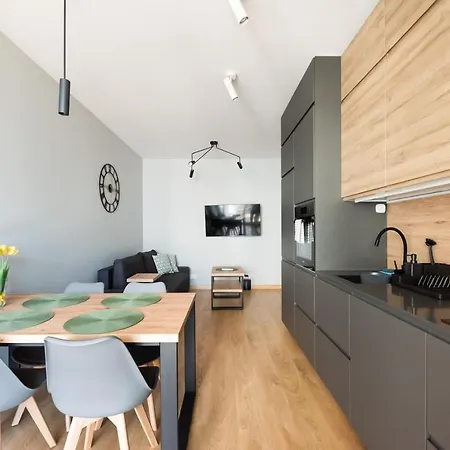Apartment Wola Skwer Happy *