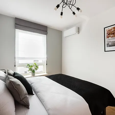 Apartment Wola Skwer Happy
