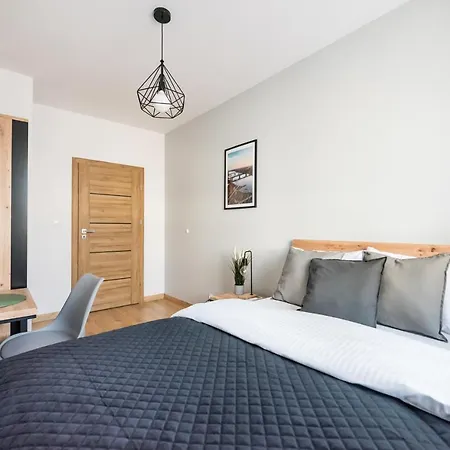 Wola Skwer Happy By Bookinghost *