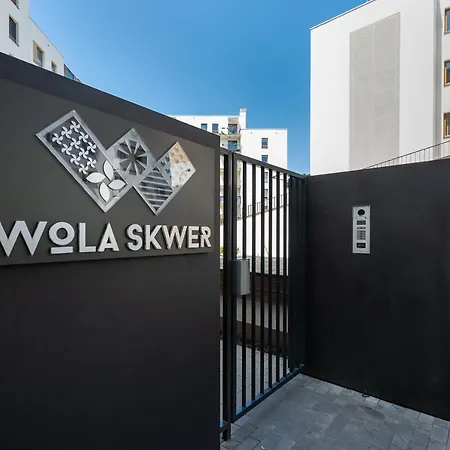 Wola Skwer Happy By Bookinghost *