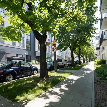 Wola Skwer Happy By Bookinghost *